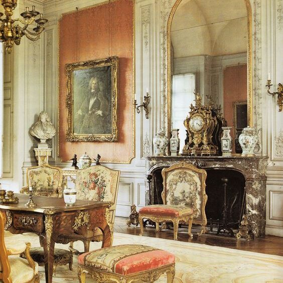 Curtains in the 17th and 18th Centuries: Elegance & Accessible Luxury