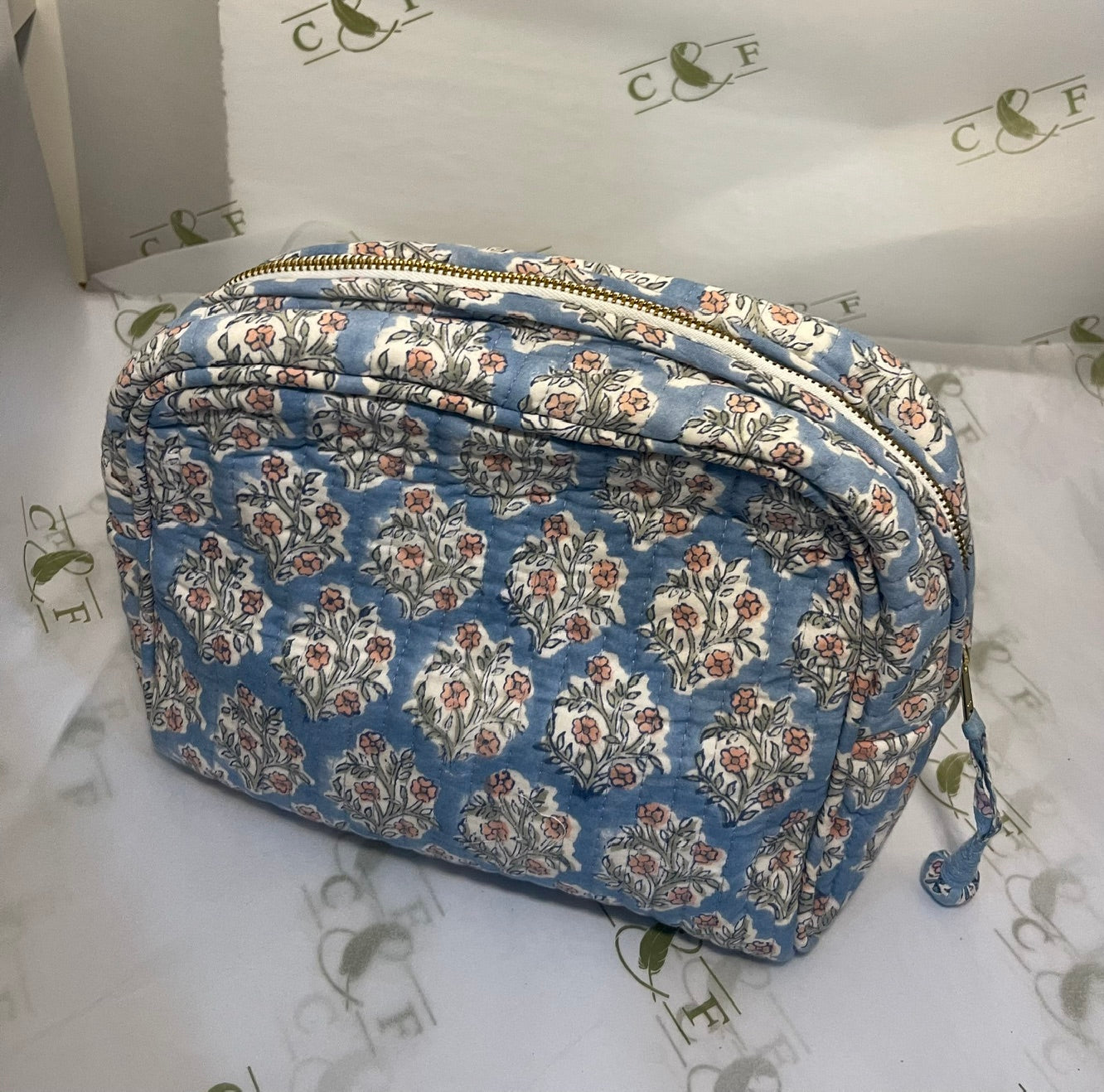 Washbag Piped Medium