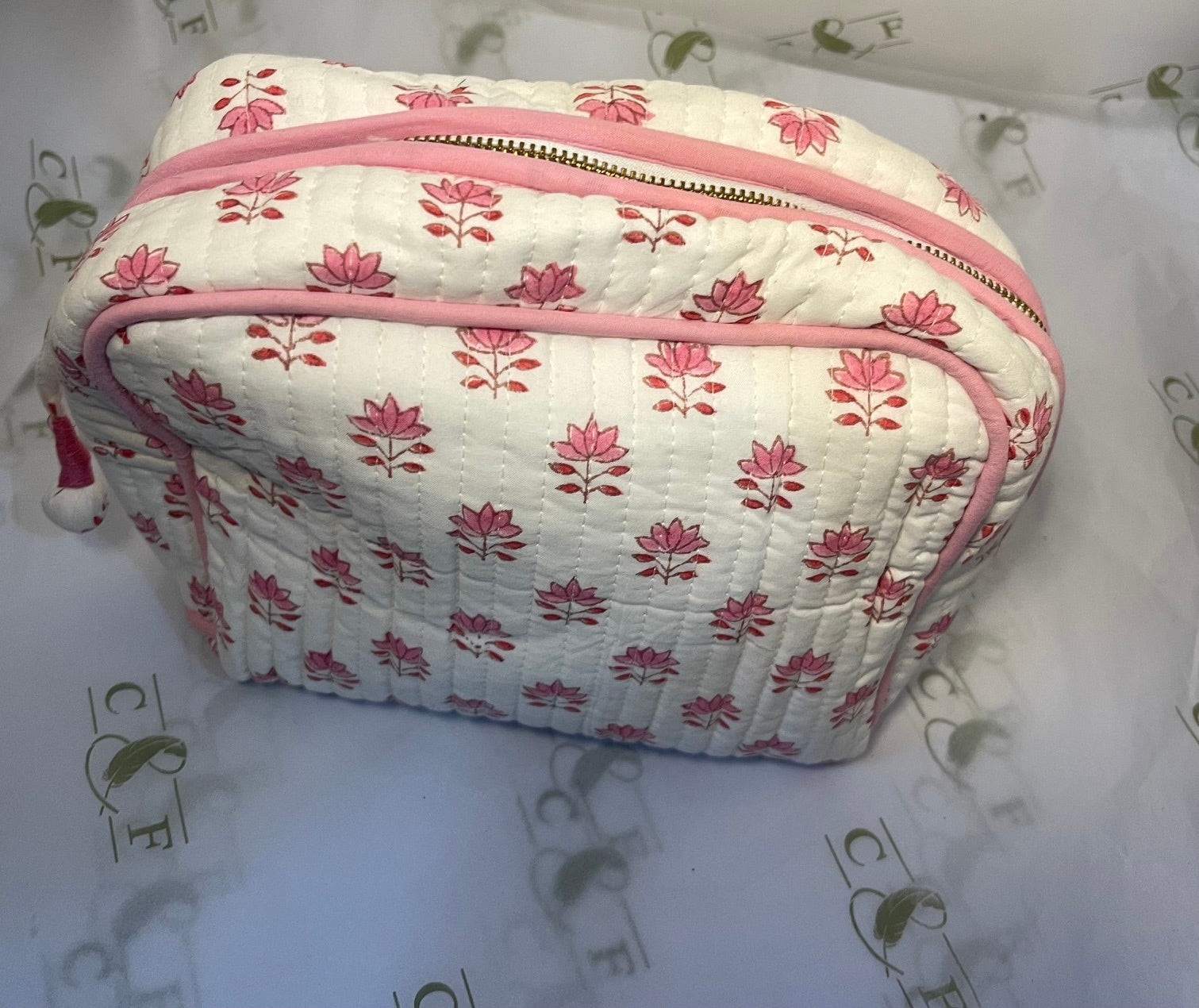 Washbag Piped Medium