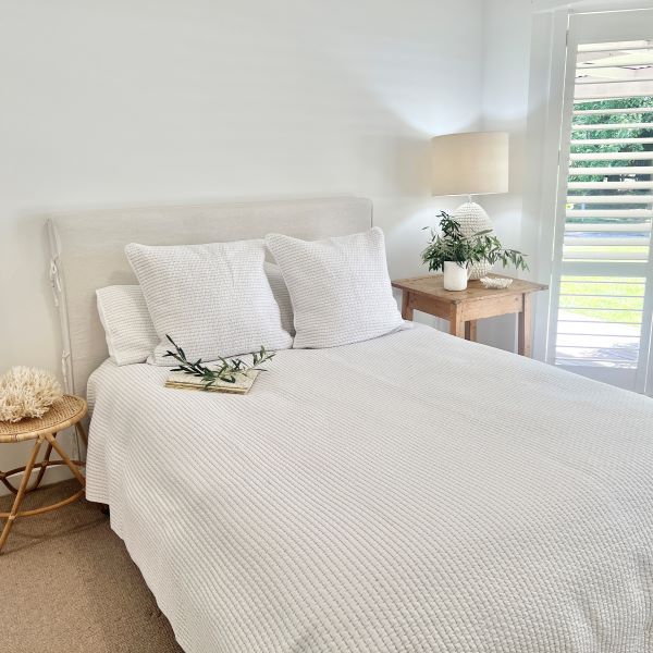 Ami Bedspread King  White/Charcoal