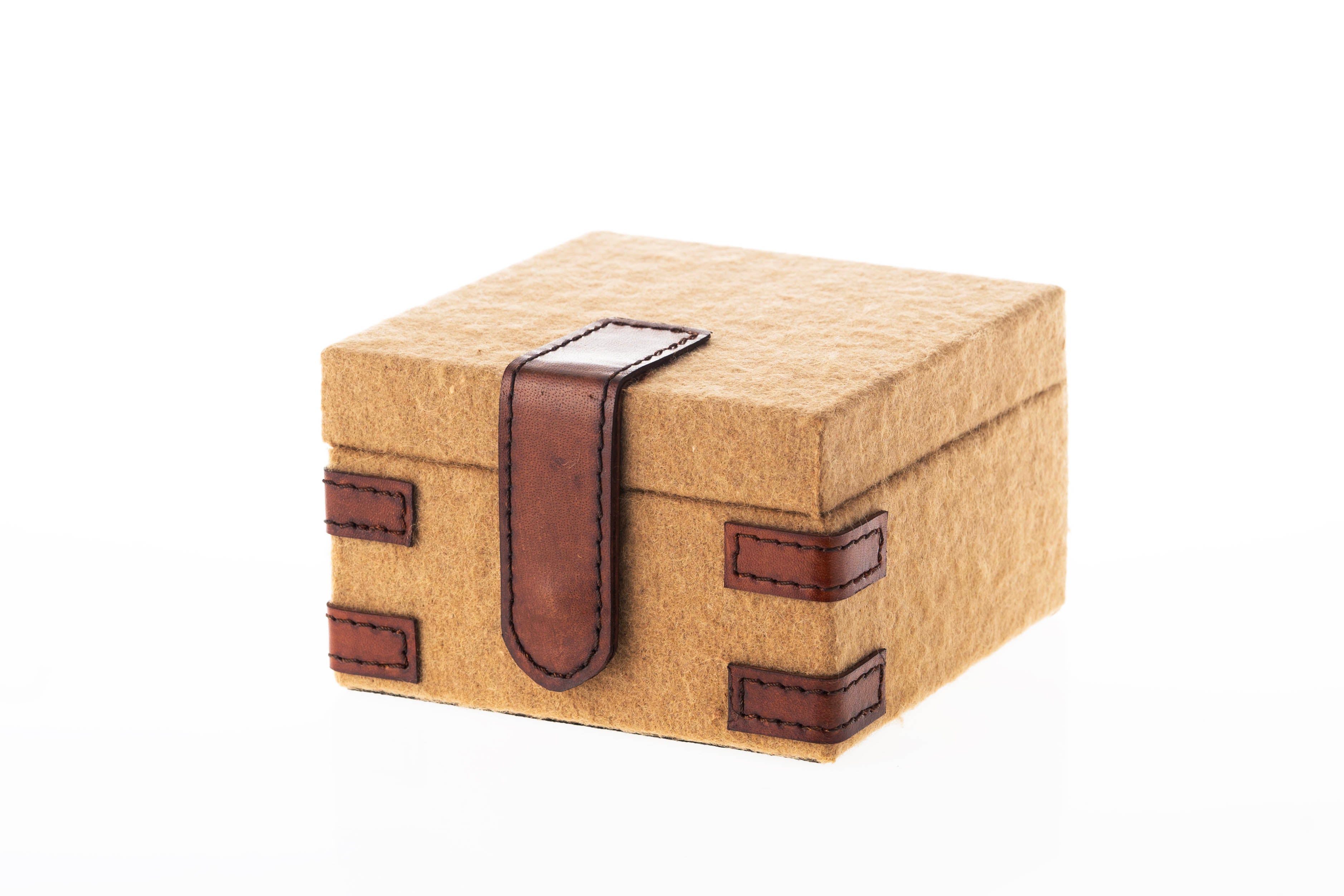 Beige Feltbox with brown accent