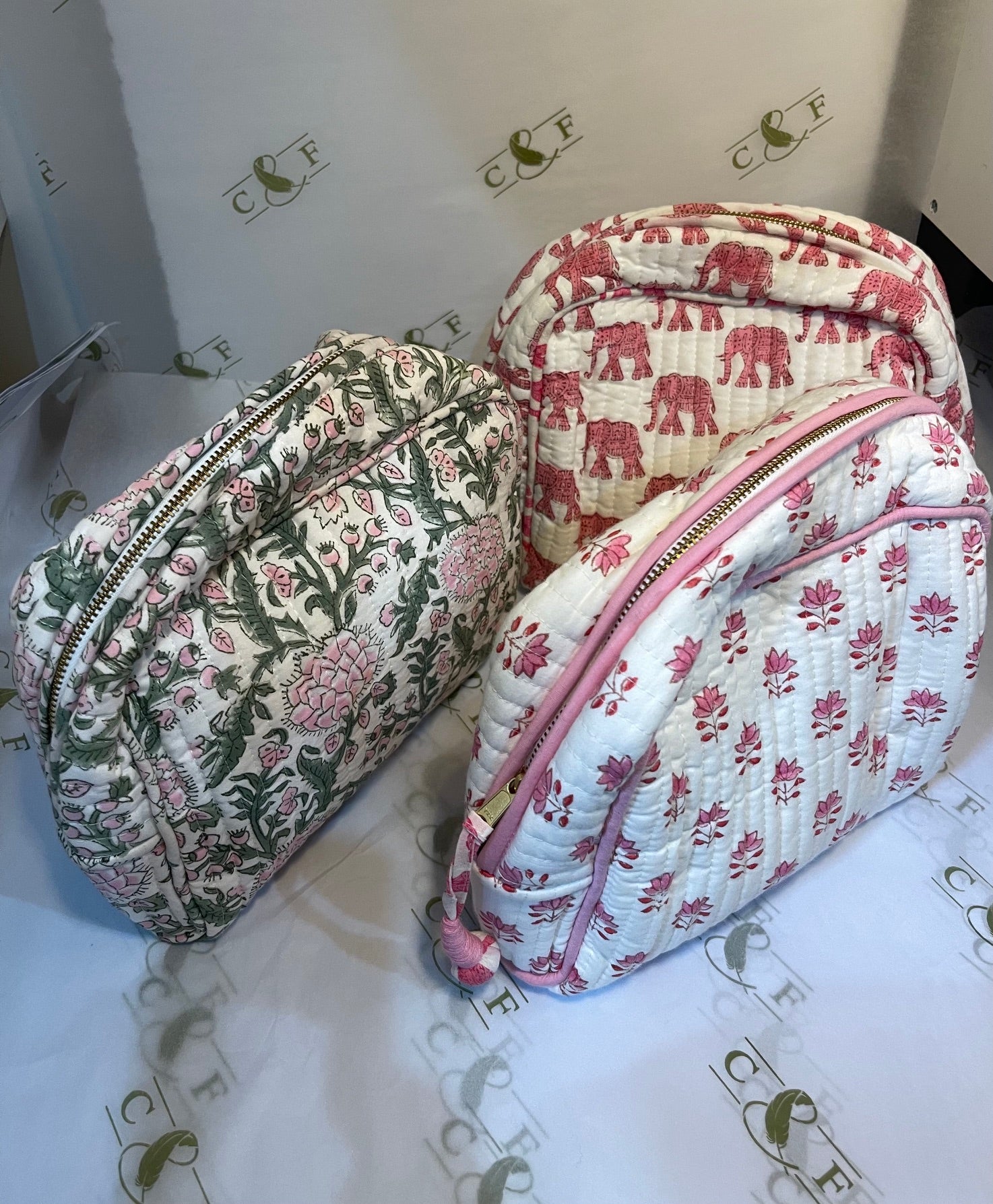 Washbag Piped Medium