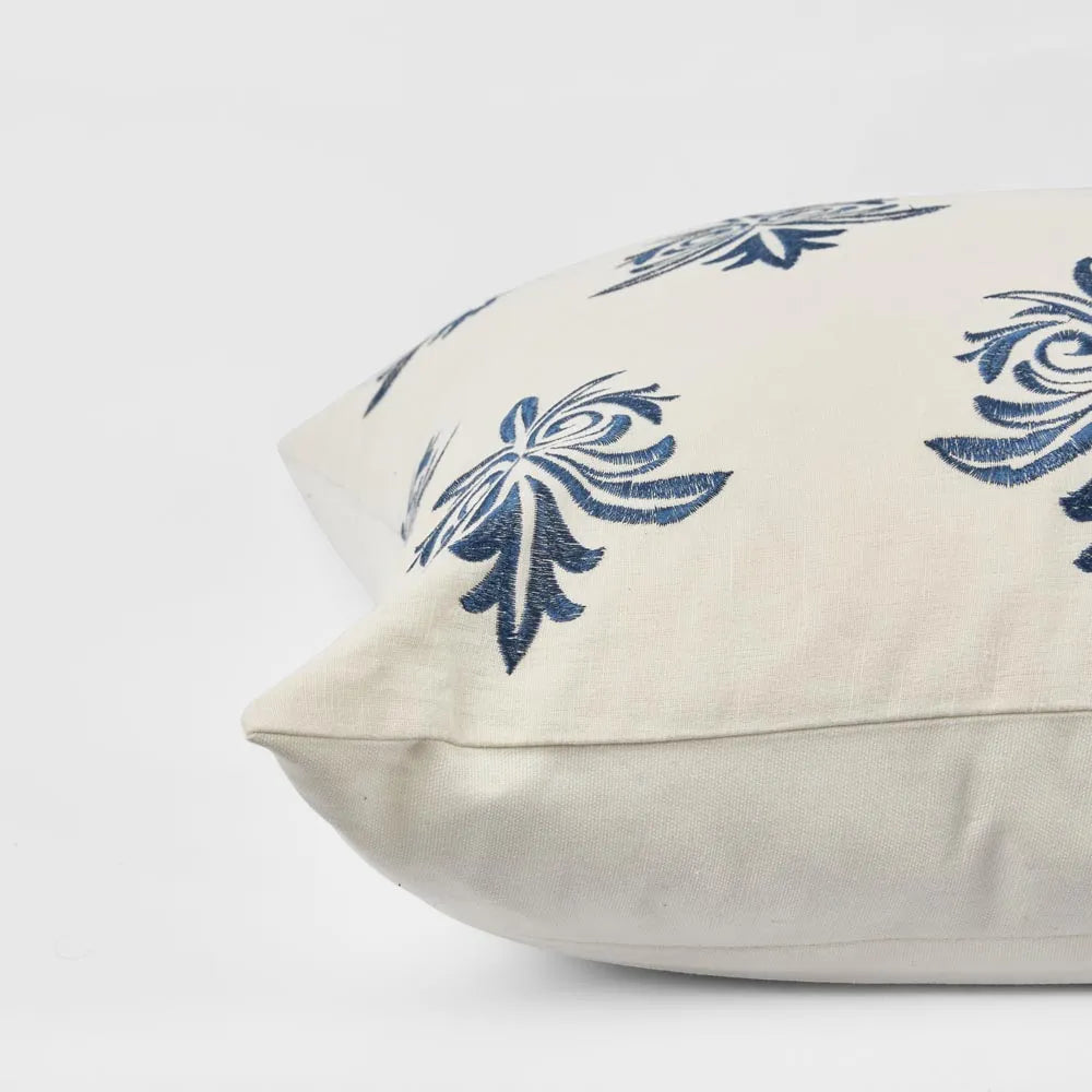 Cushion Bluebird 50x50
